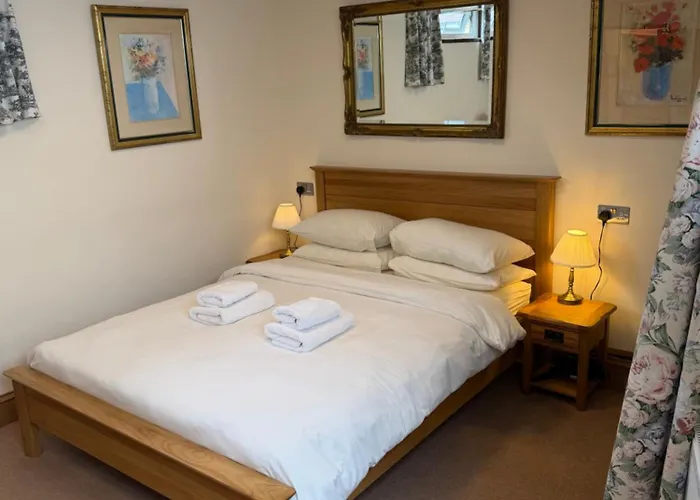 Oakwood Bed And Breakfast Heathrow Hillingdon